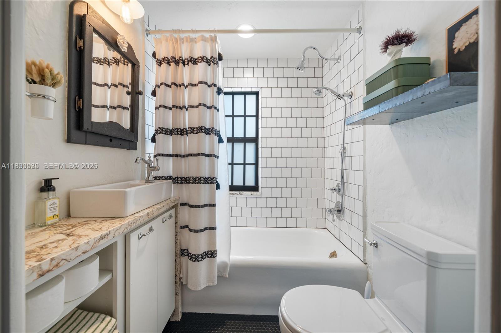 BAY HOMES SUB DB 338-23 - Residential