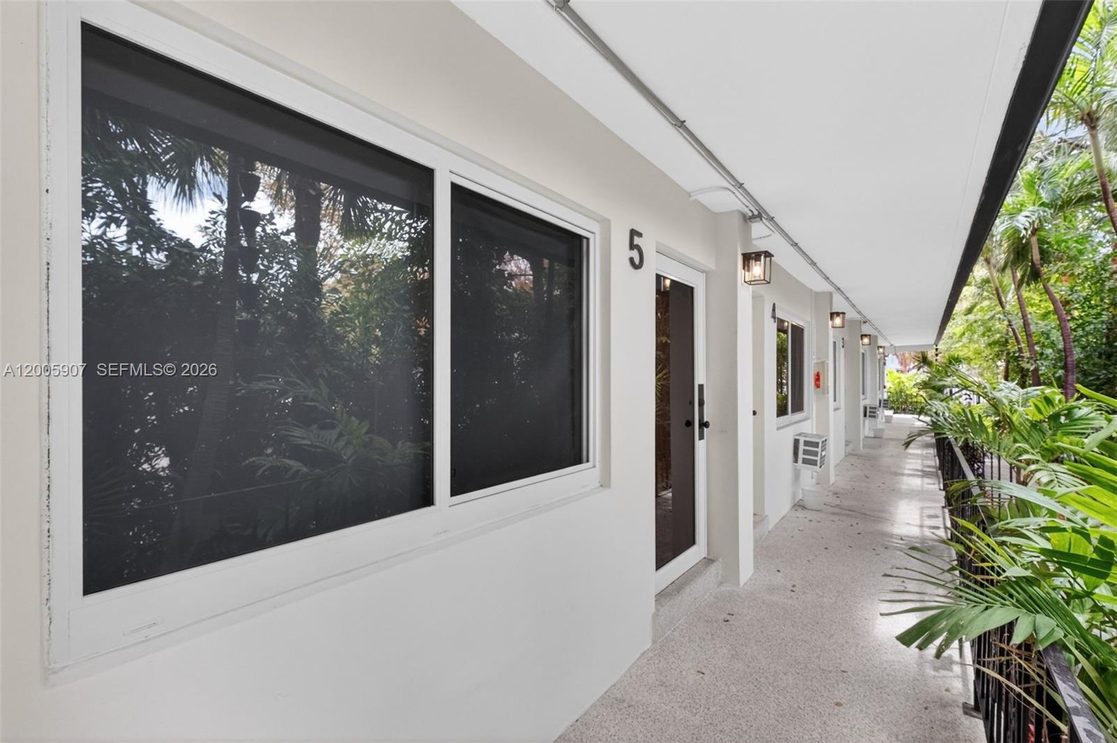 428 Collins Ave 5