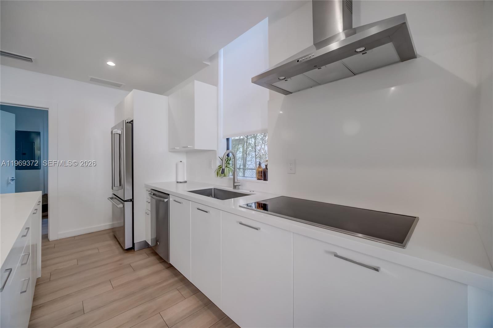 8600 EAST DIXIE - Residential Lease