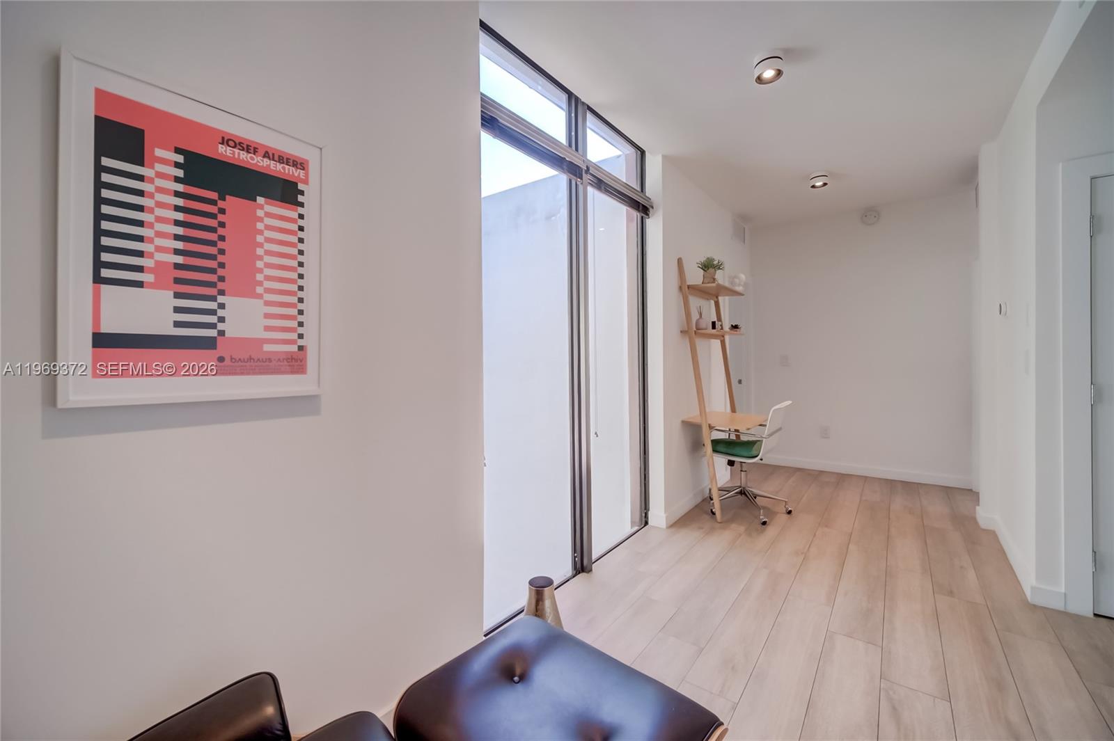 8600 EAST DIXIE - Residential Lease