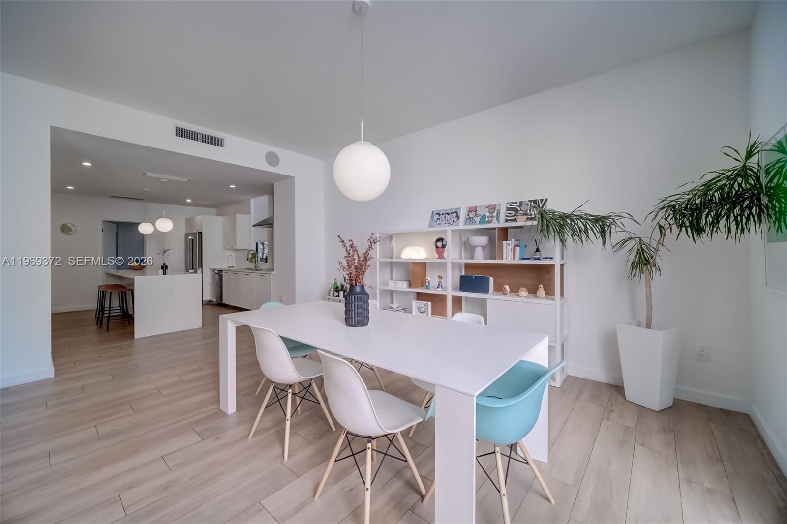 8600 EAST DIXIE - Residential Lease