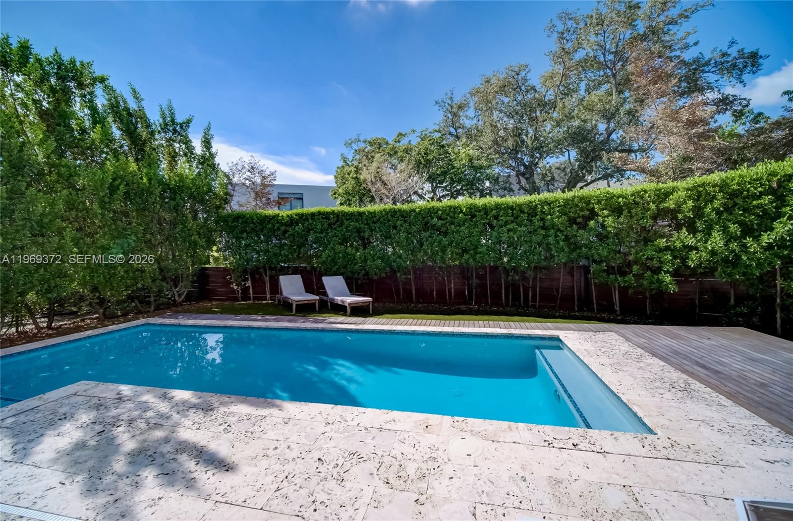 8600 EAST DIXIE - Residential Lease