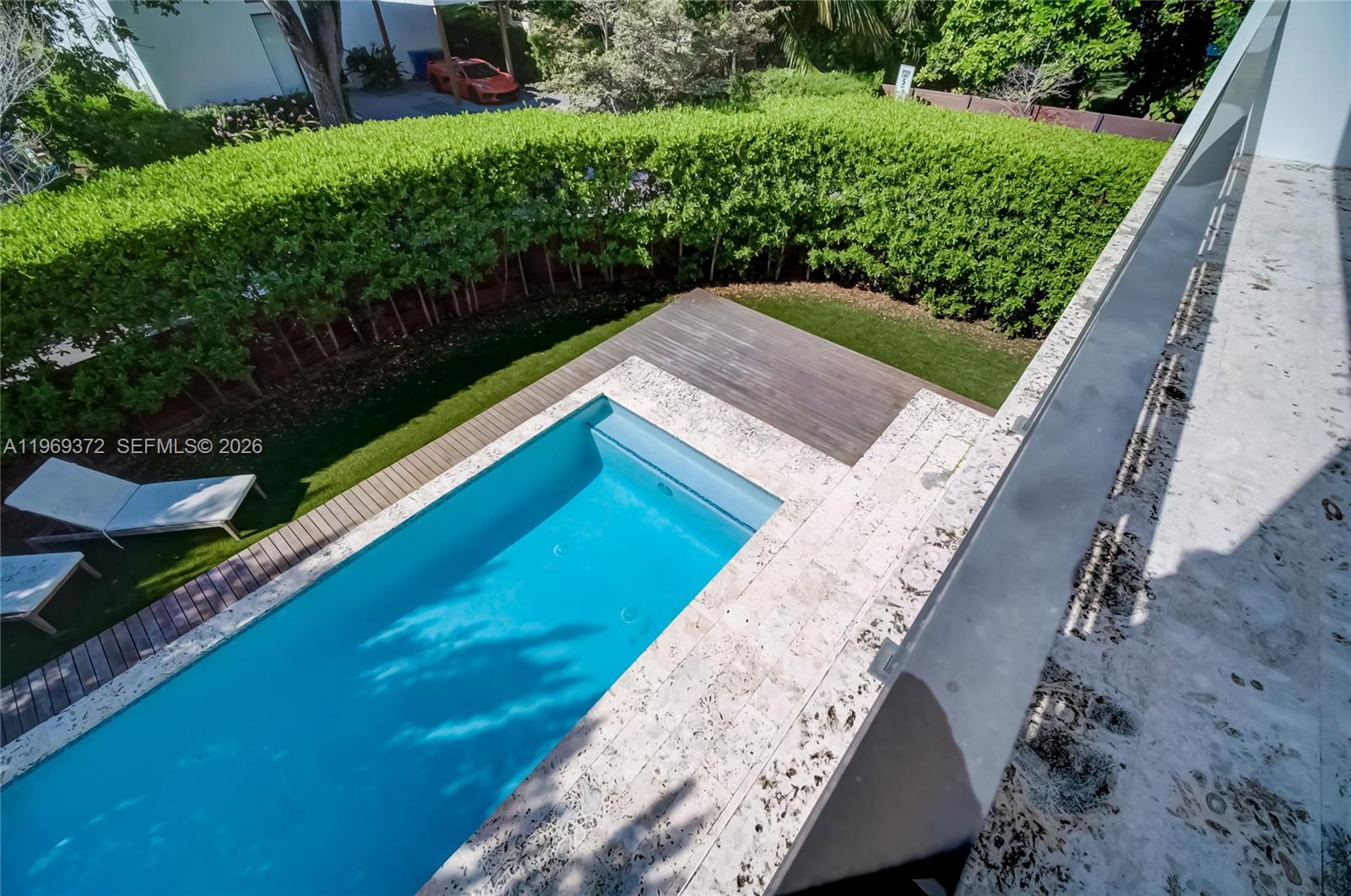 8600 EAST DIXIE - Residential Lease