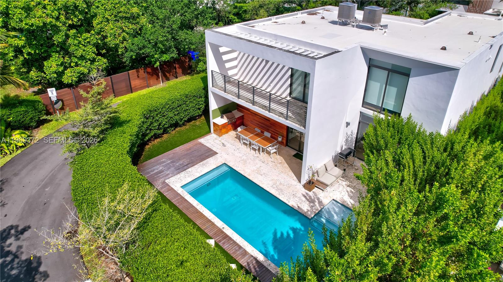 8600 EAST DIXIE - Residential Lease