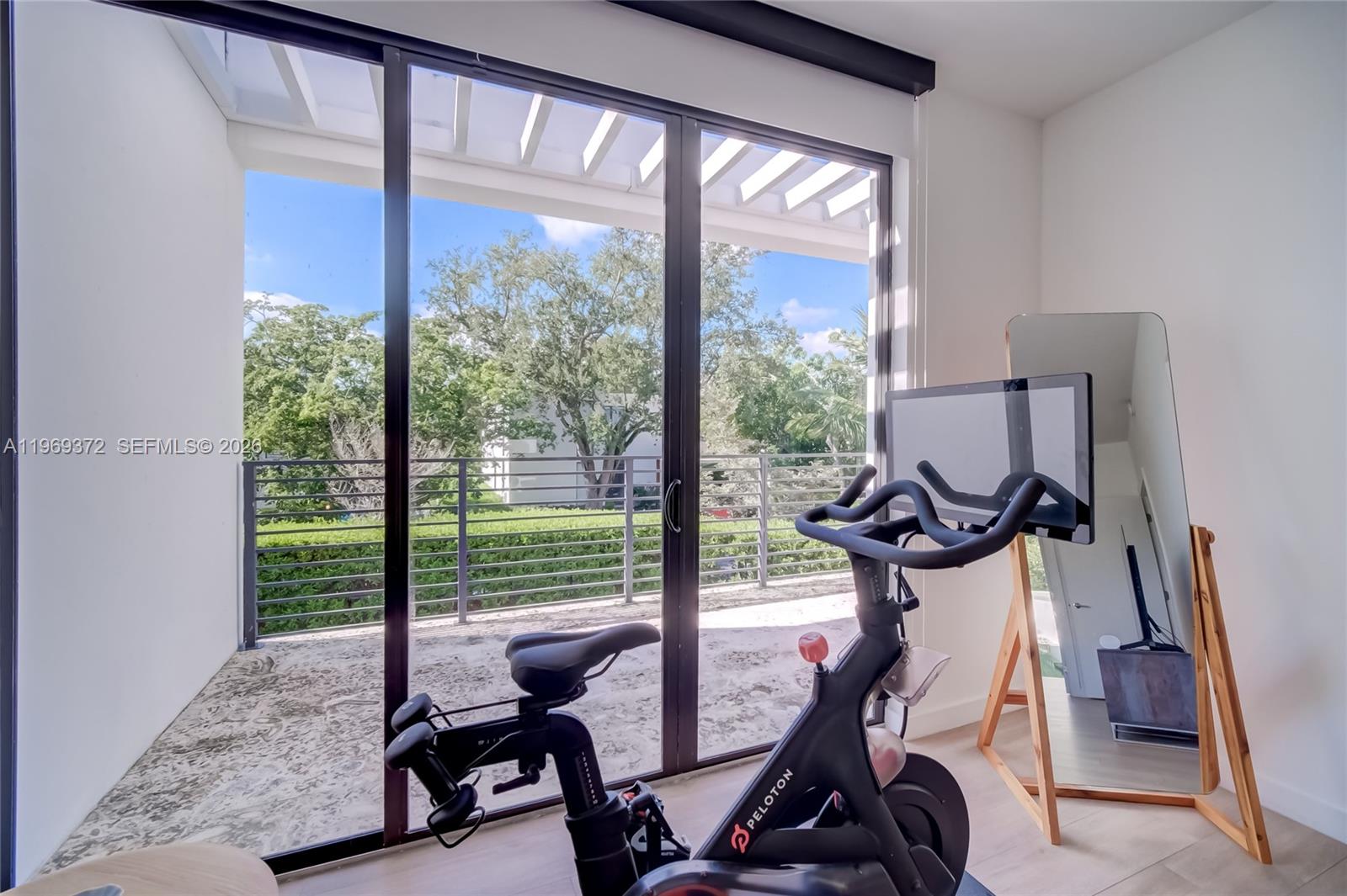 8600 EAST DIXIE - Residential Lease