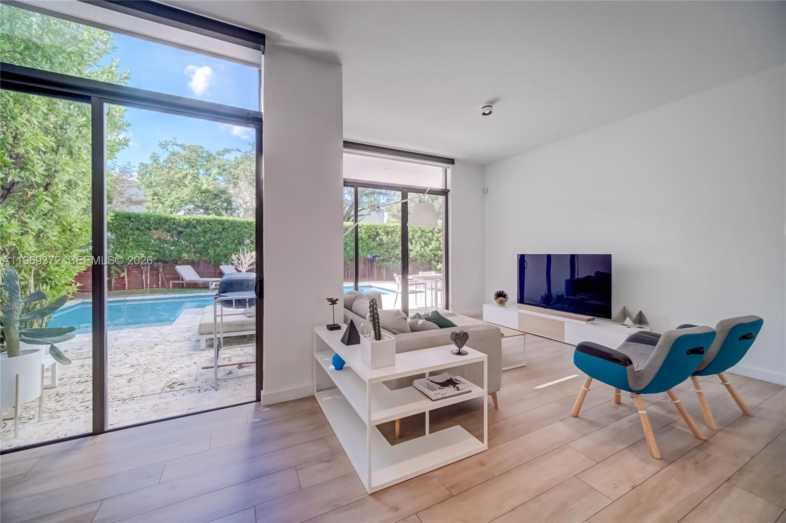 8600 EAST DIXIE - Residential Lease