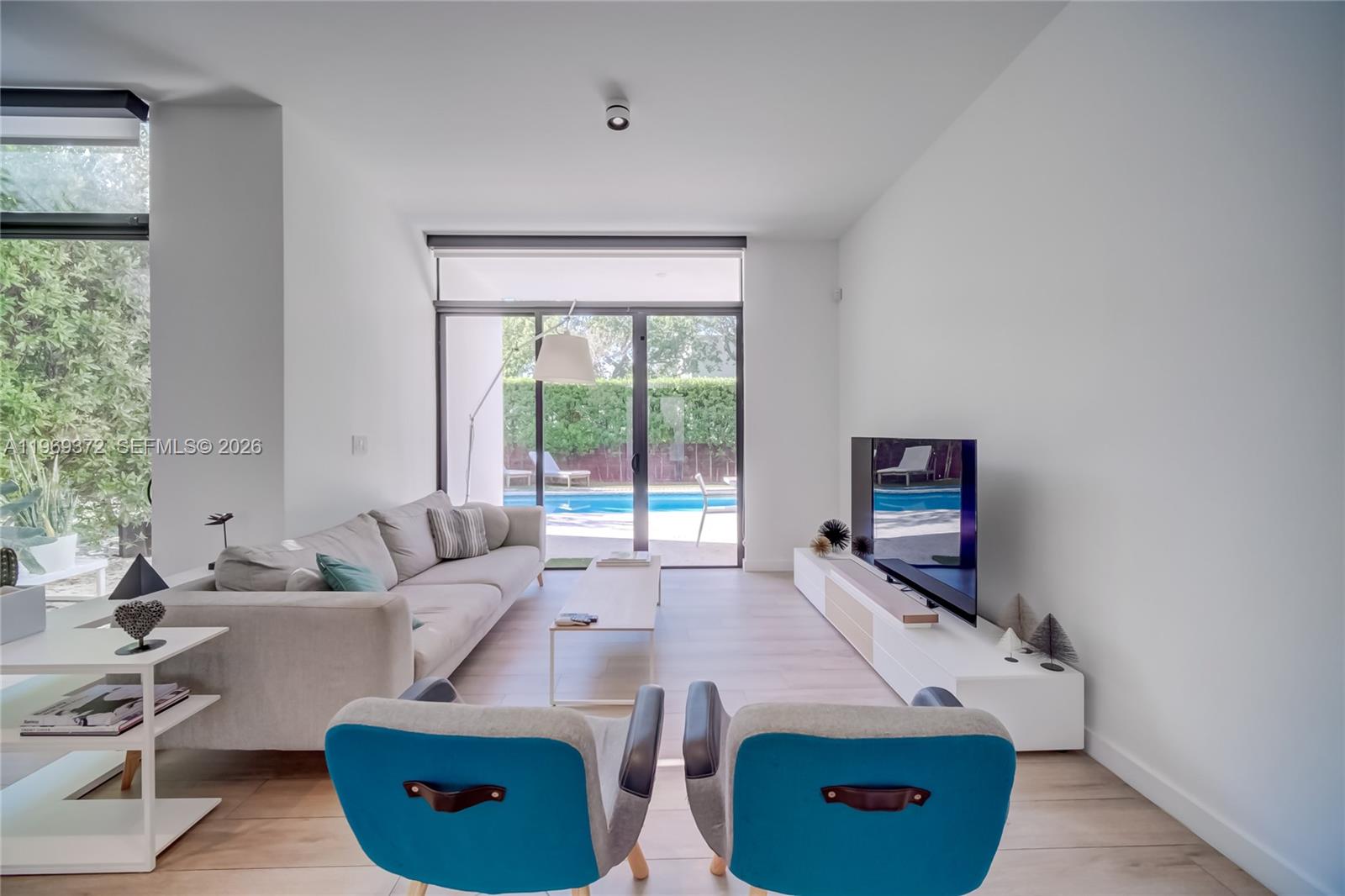 8600 EAST DIXIE - Residential Lease