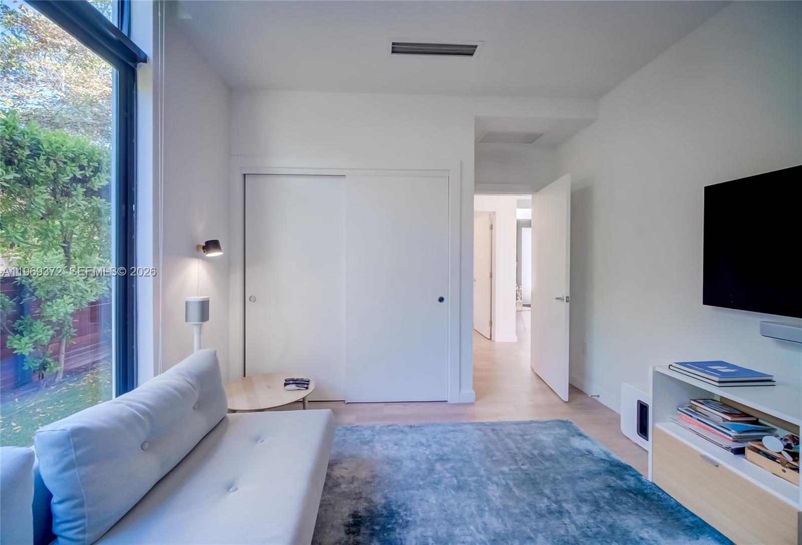 8600 EAST DIXIE - Residential Lease