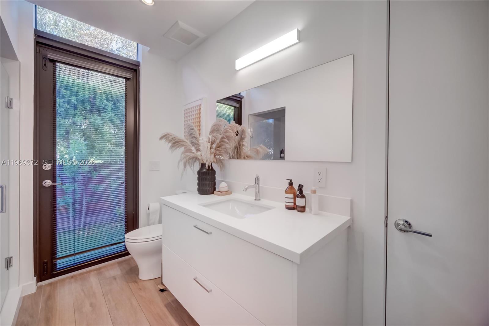 8600 EAST DIXIE - Residential Lease