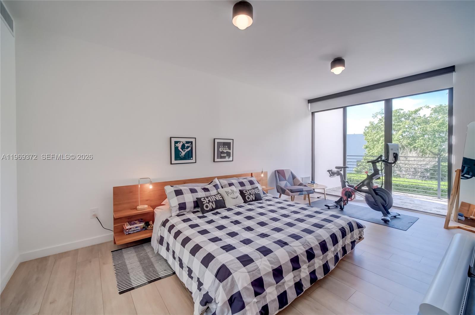 8600 EAST DIXIE - Residential Lease