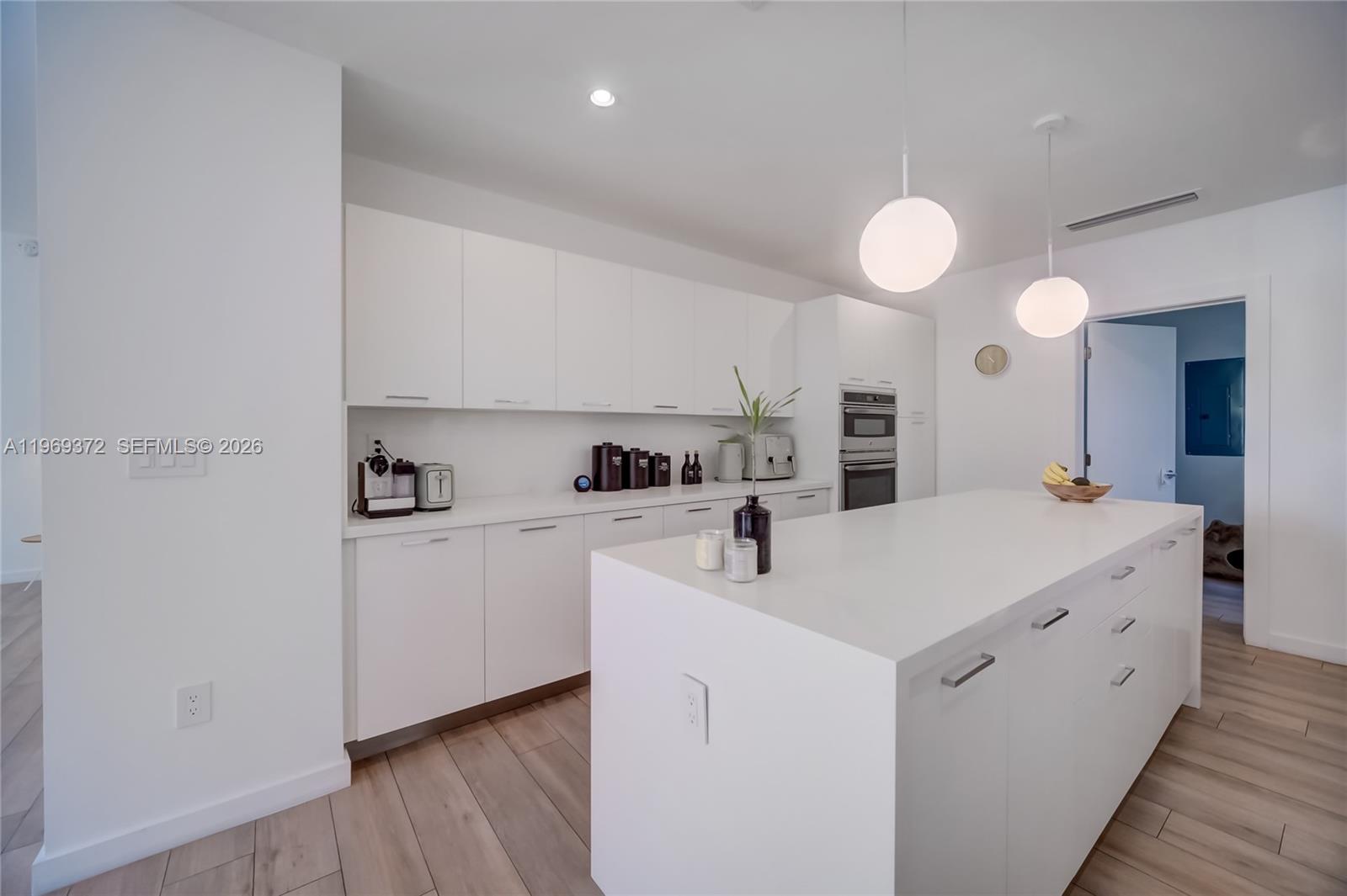 8600 EAST DIXIE - Residential Lease