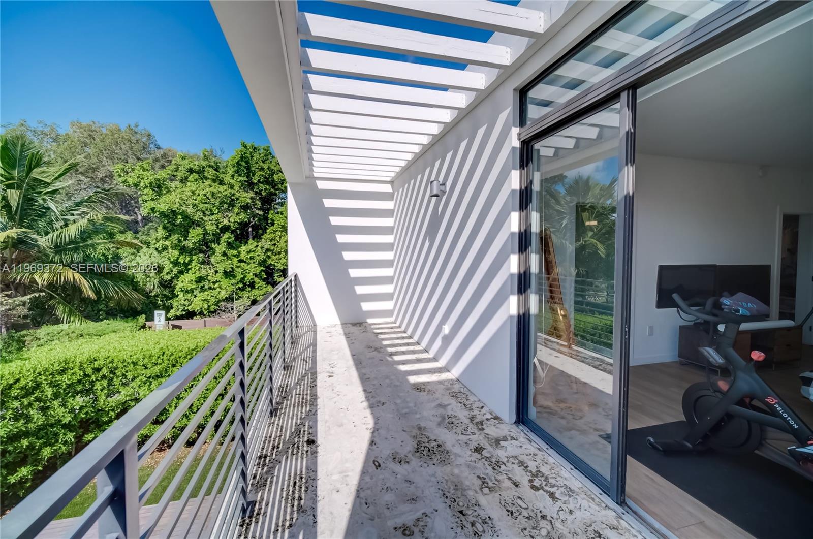 8600 EAST DIXIE - Residential Lease