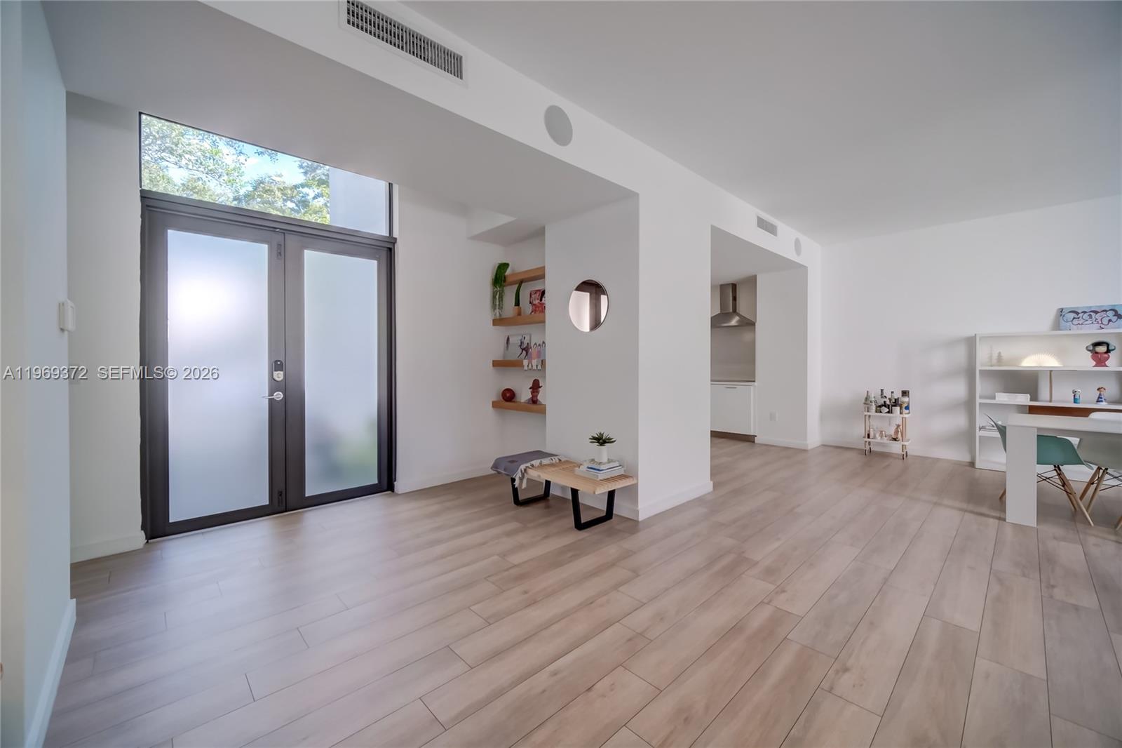 8600 EAST DIXIE - Residential Lease