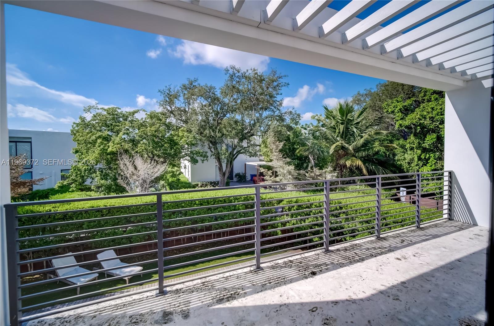 8600 EAST DIXIE - Residential Lease