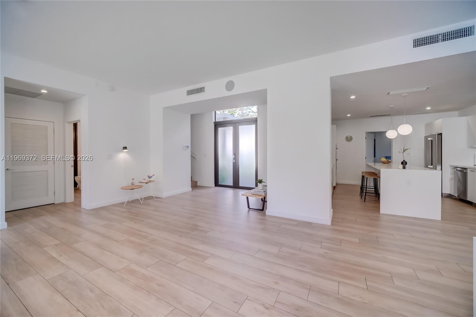 8600 EAST DIXIE - Residential Lease