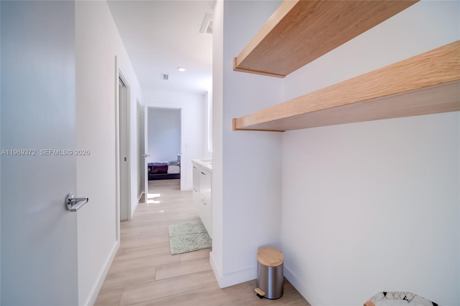 8600 EAST DIXIE - Residential Lease