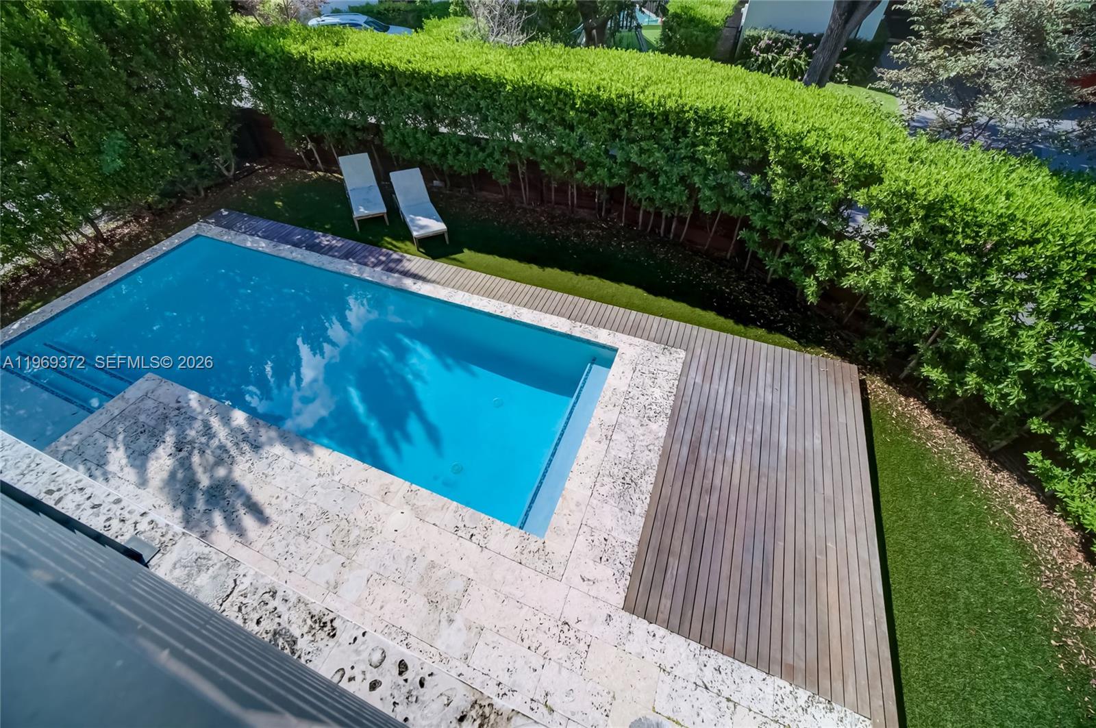 8600 EAST DIXIE - Residential Lease