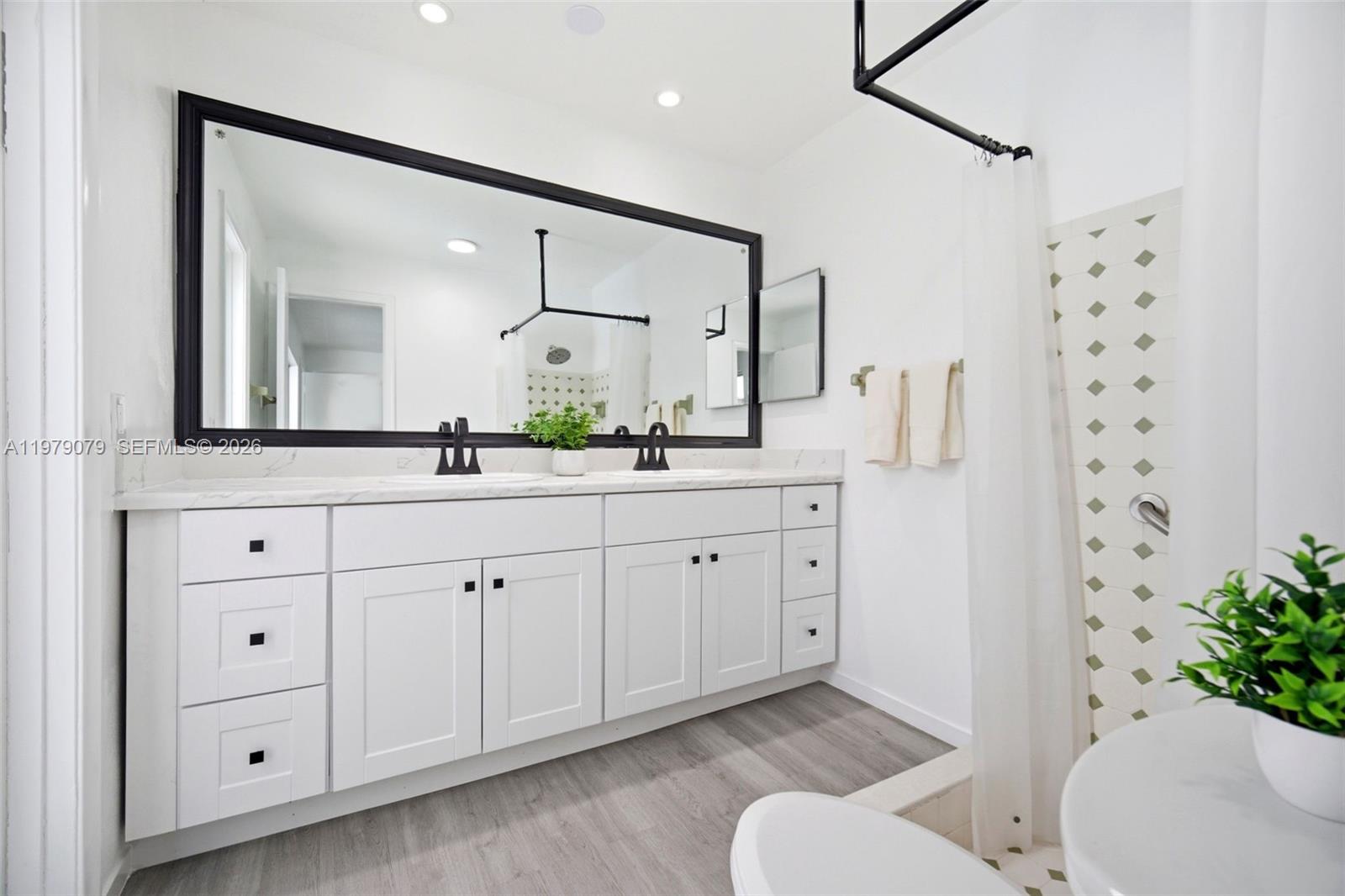 SUNRISE GOLF VILLAGE SEC - Residential