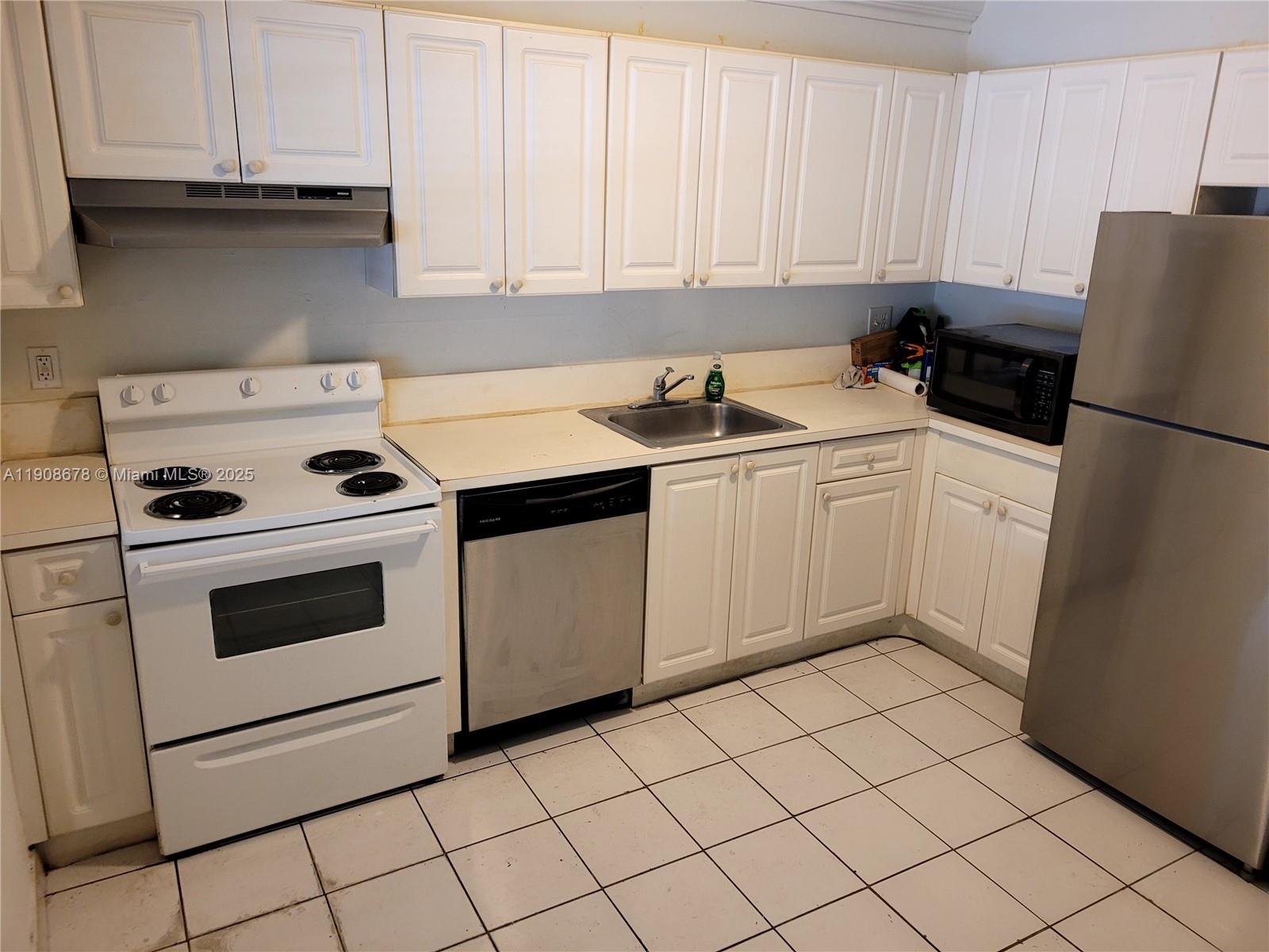 CONDADO REAL CONDO - Residential Lease