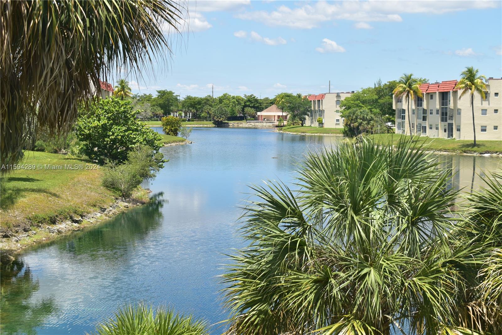 3051 E Sunrise Lakes Dr 211, Sunrise, Miami-Dade County, Florida - 2 Bedrooms  
2 Bathrooms - 