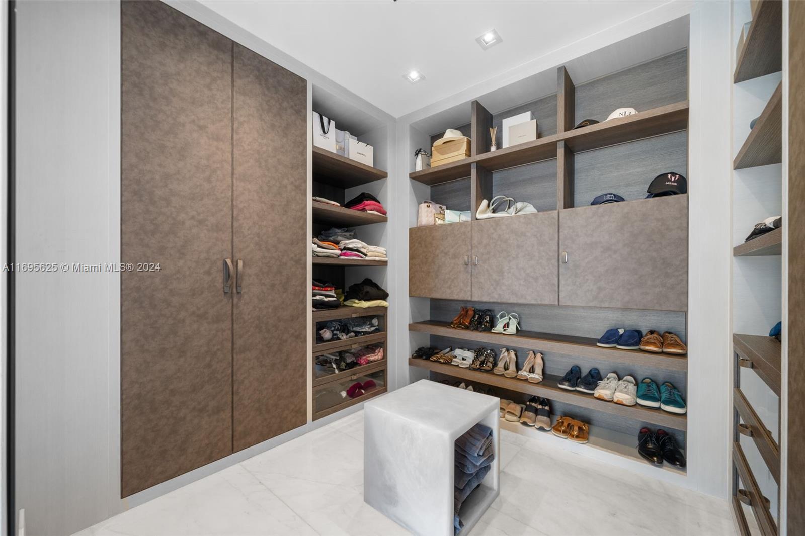 MUSE CONDO - Residential