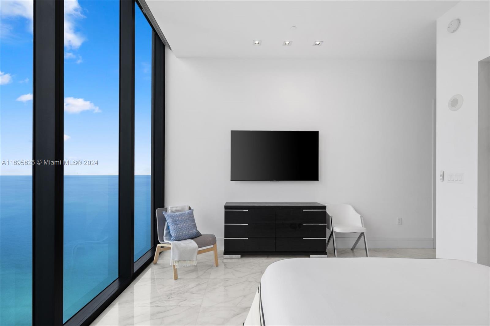 MUSE CONDO - Residential