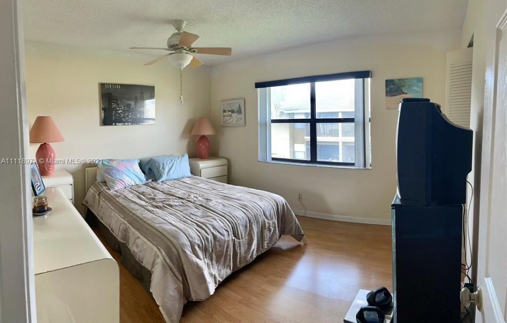 WINDING LAKE 2 AT WELLEBY - Residential