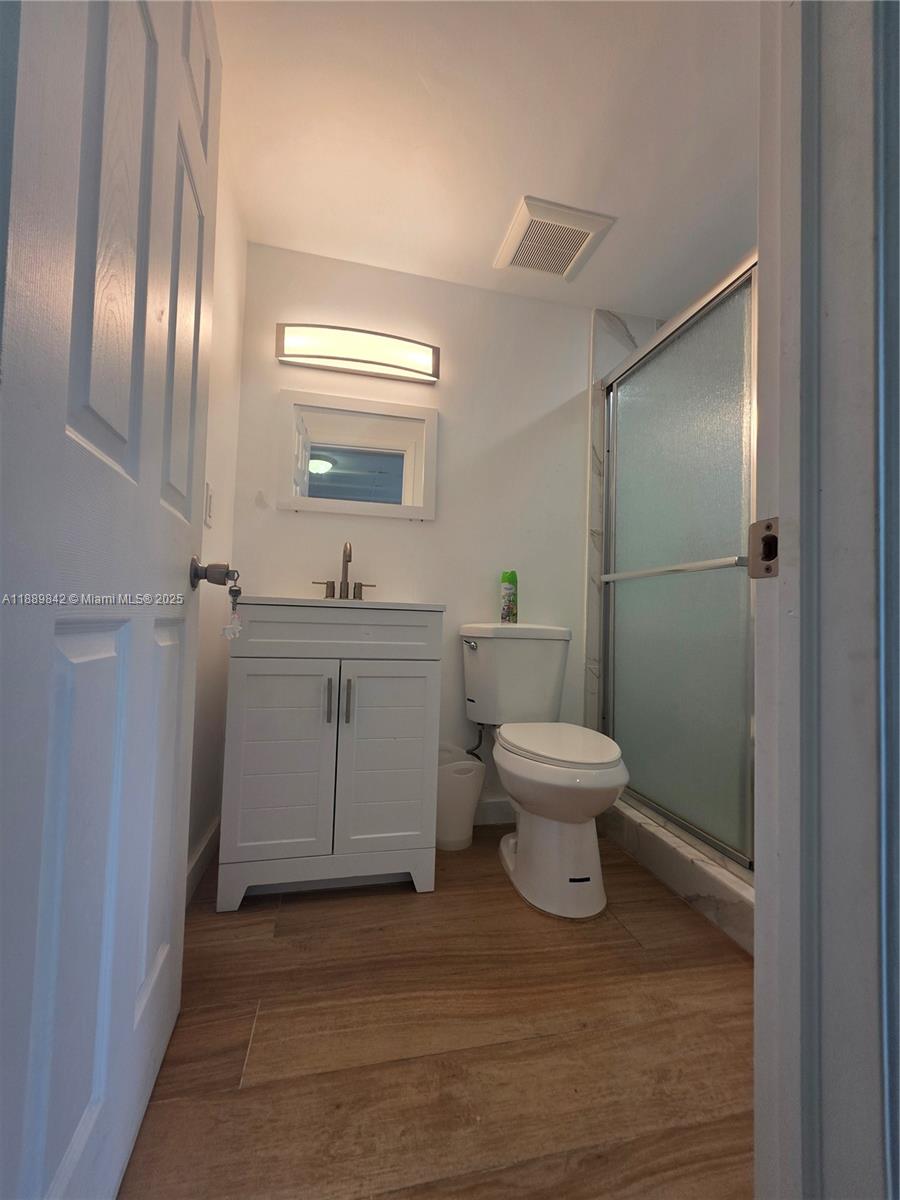 REV PL OF COUNTRY CLUB ES - Residential Lease