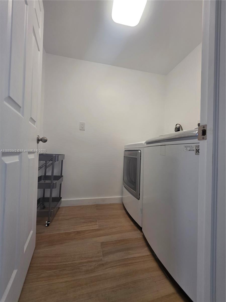 REV PL OF COUNTRY CLUB ES - Residential Lease