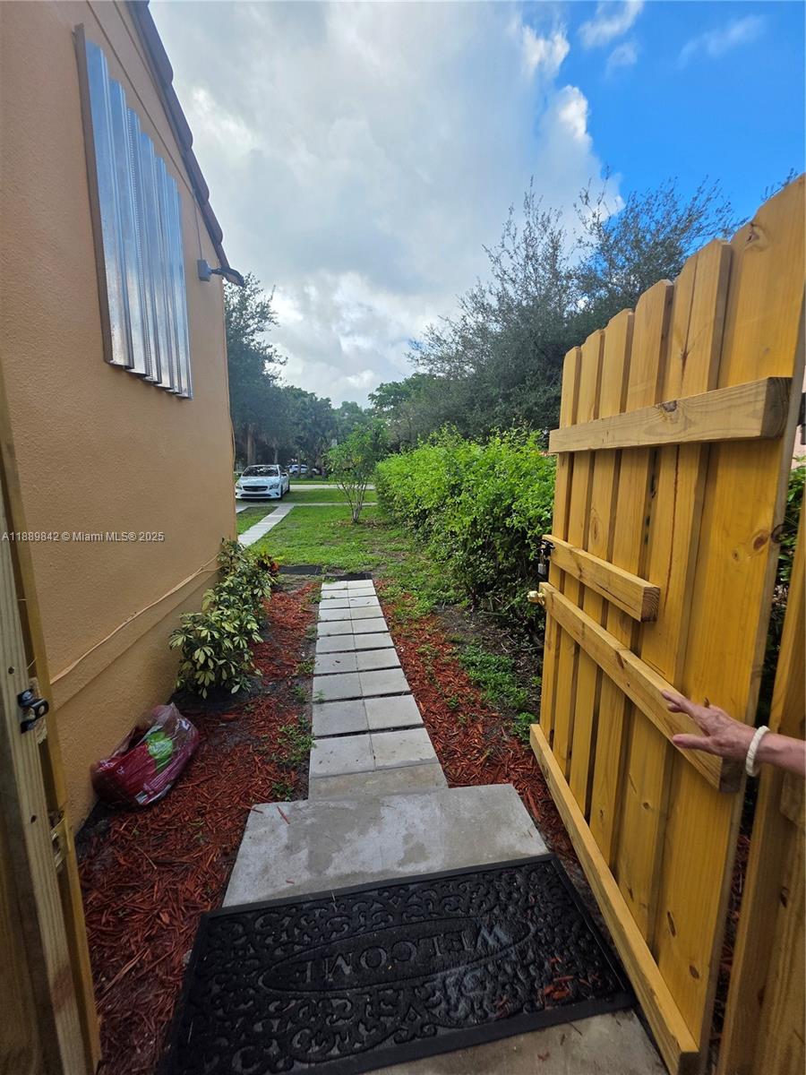 REV PL OF COUNTRY CLUB ES - Residential Lease