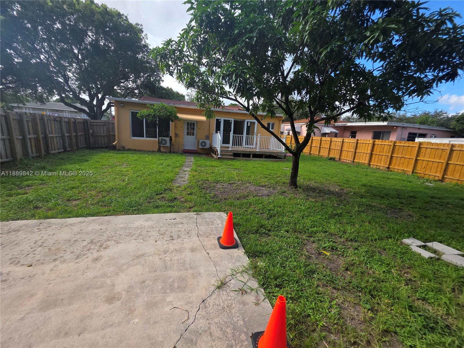 REV PL OF COUNTRY CLUB ES - Residential Lease