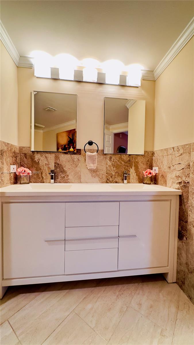 PORTO BELLAGIO CONDO - Residential