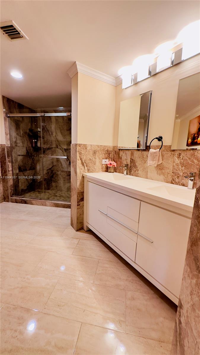 PORTO BELLAGIO CONDO - Residential