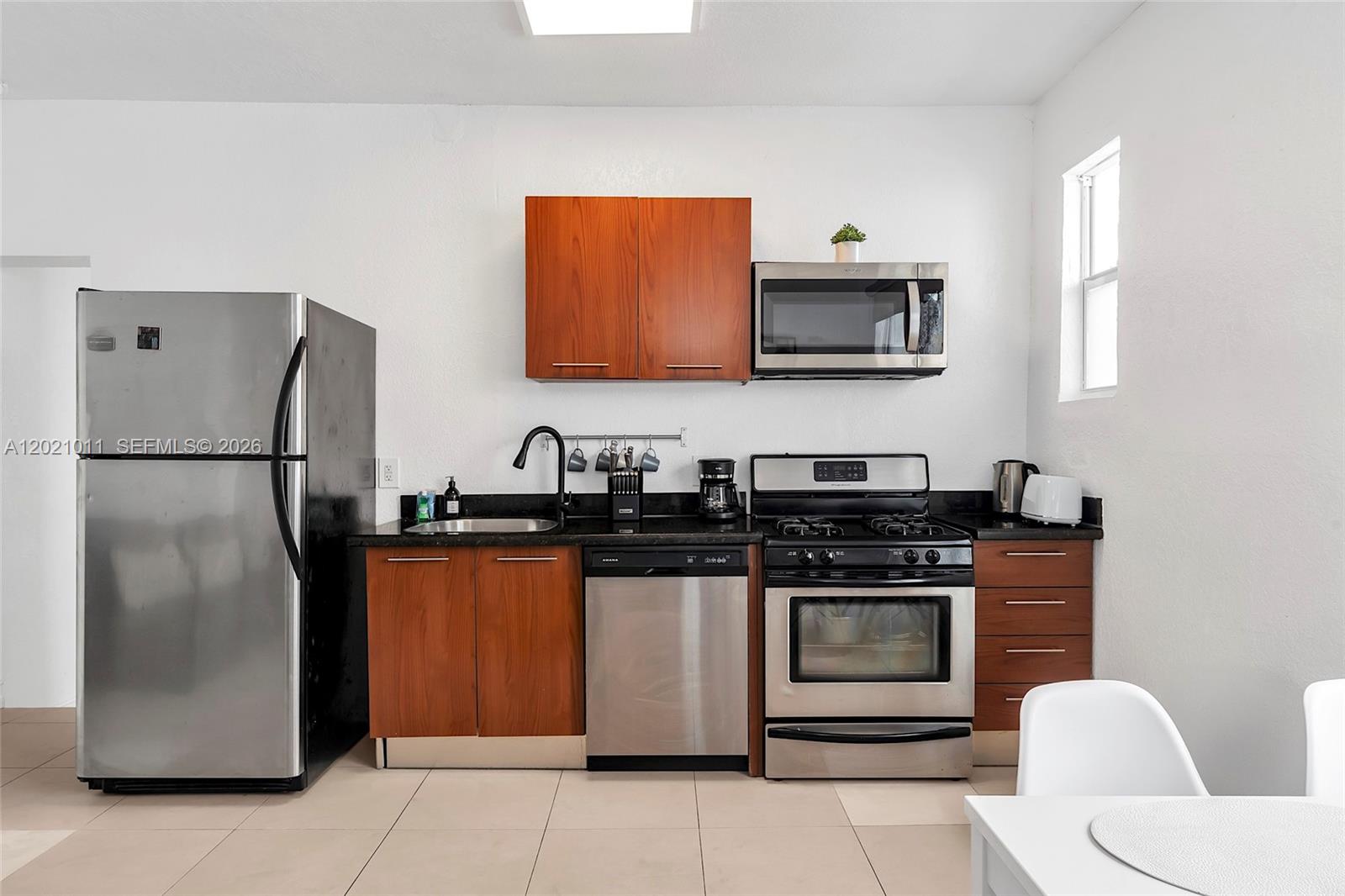 THE BAYLISS CONDO - Residential