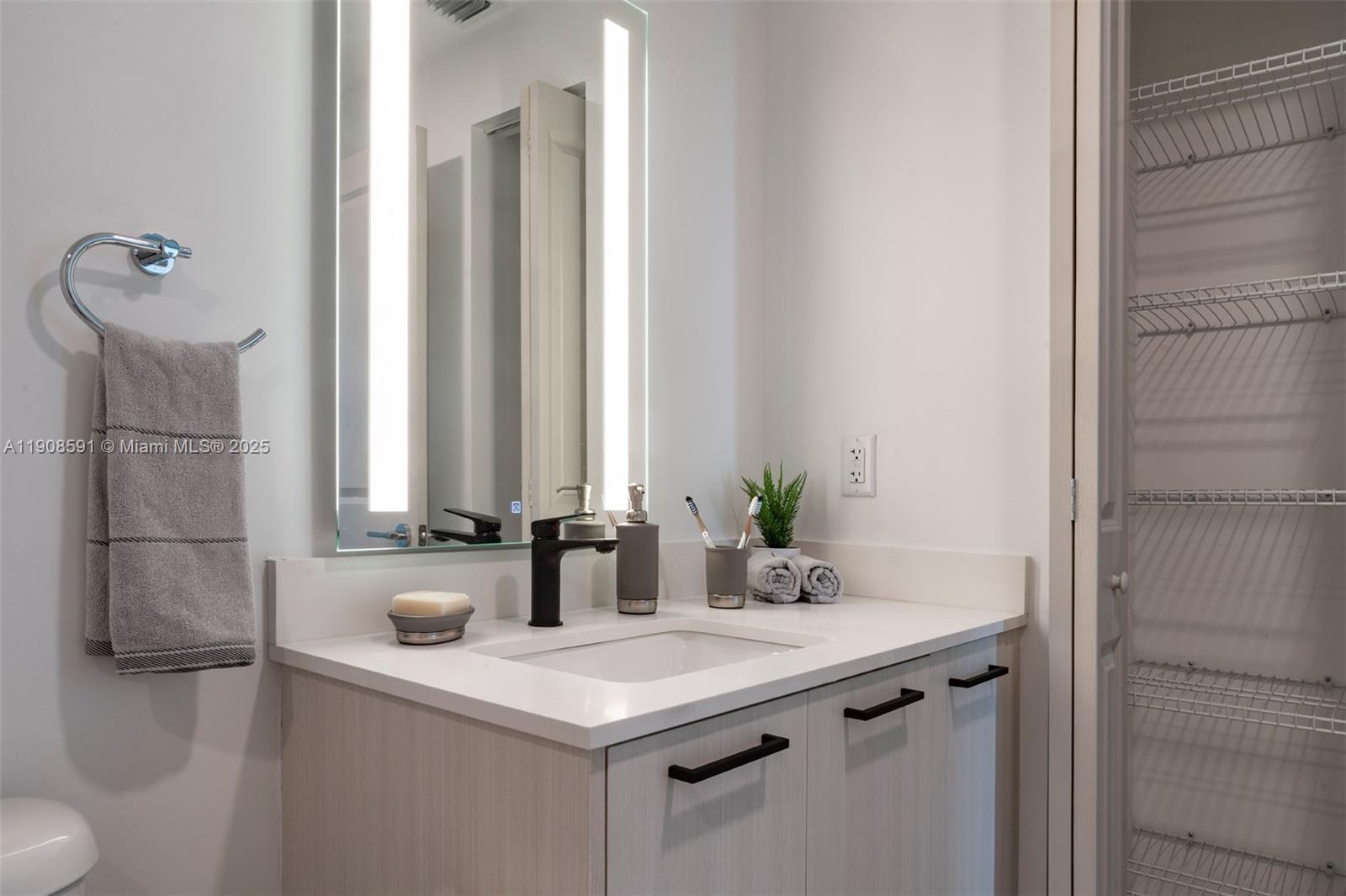 MIAMI HEIGHTS - Residential Lease