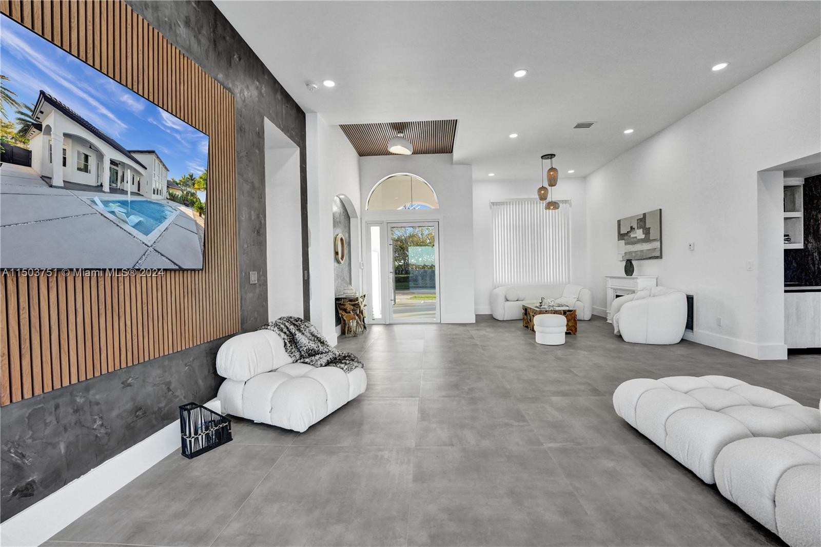 HARBOUR LAKES ESTATES - Residential