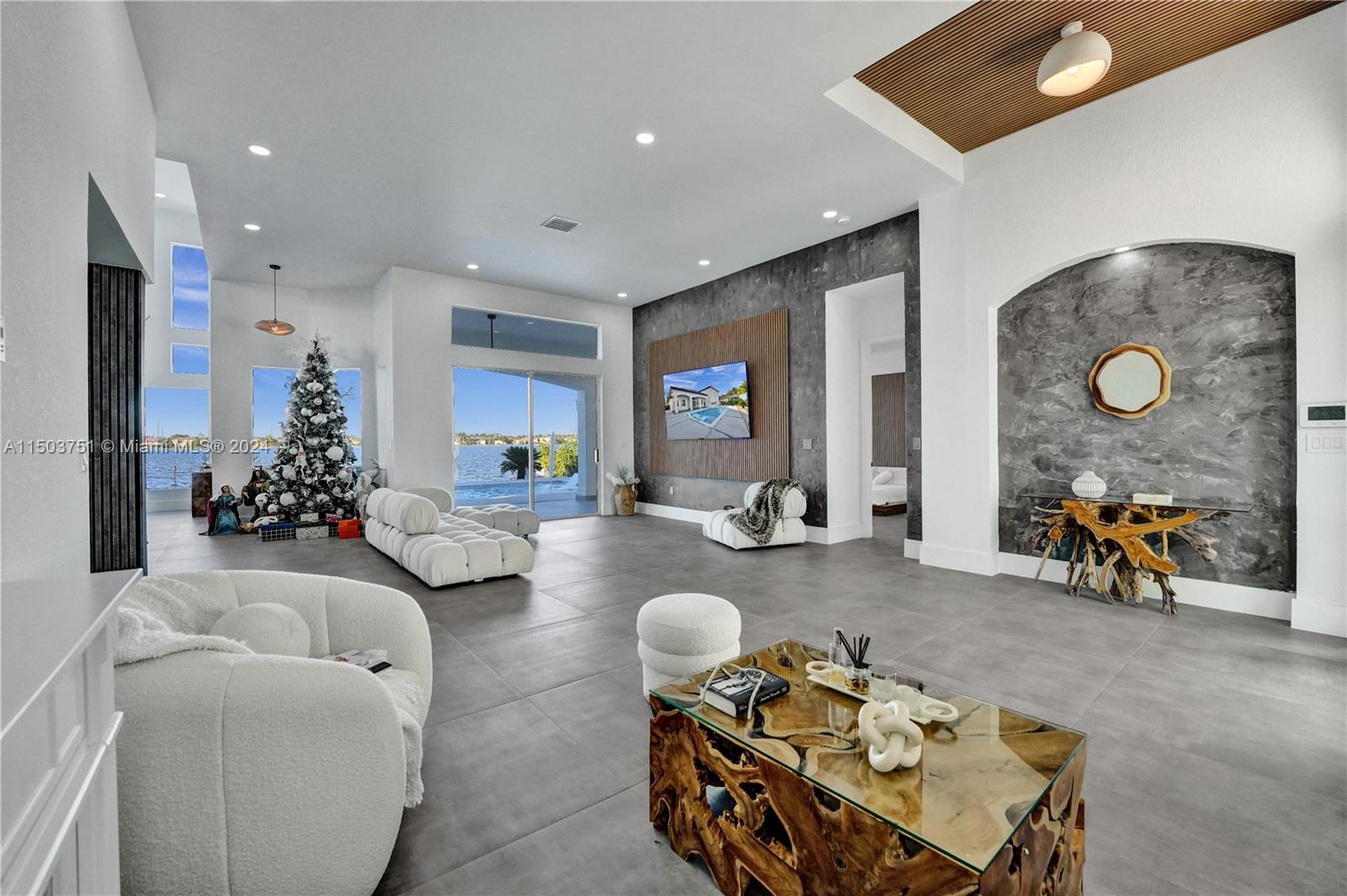 HARBOUR LAKES ESTATES - Residential