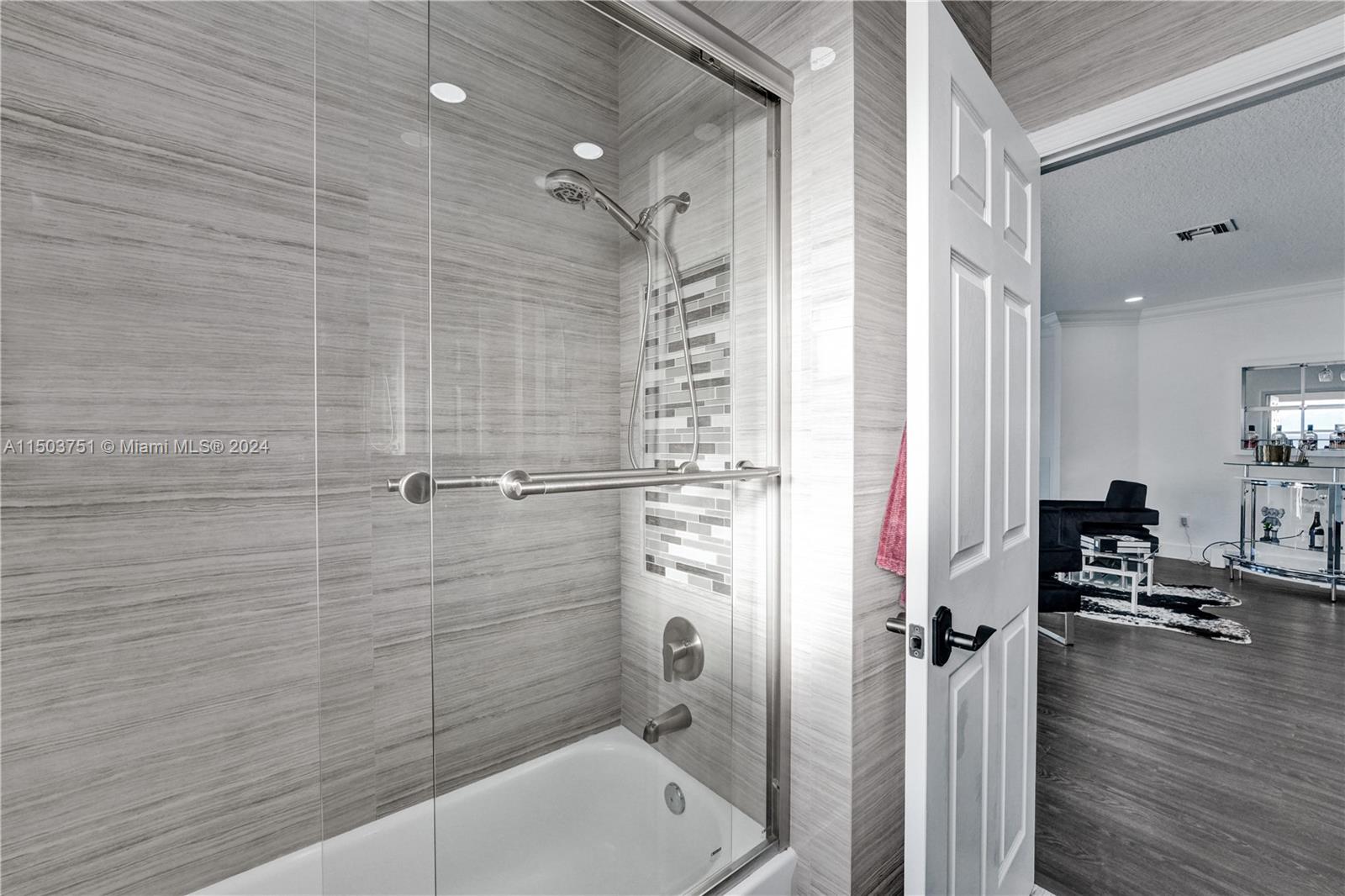 HARBOUR LAKES ESTATES - Residential