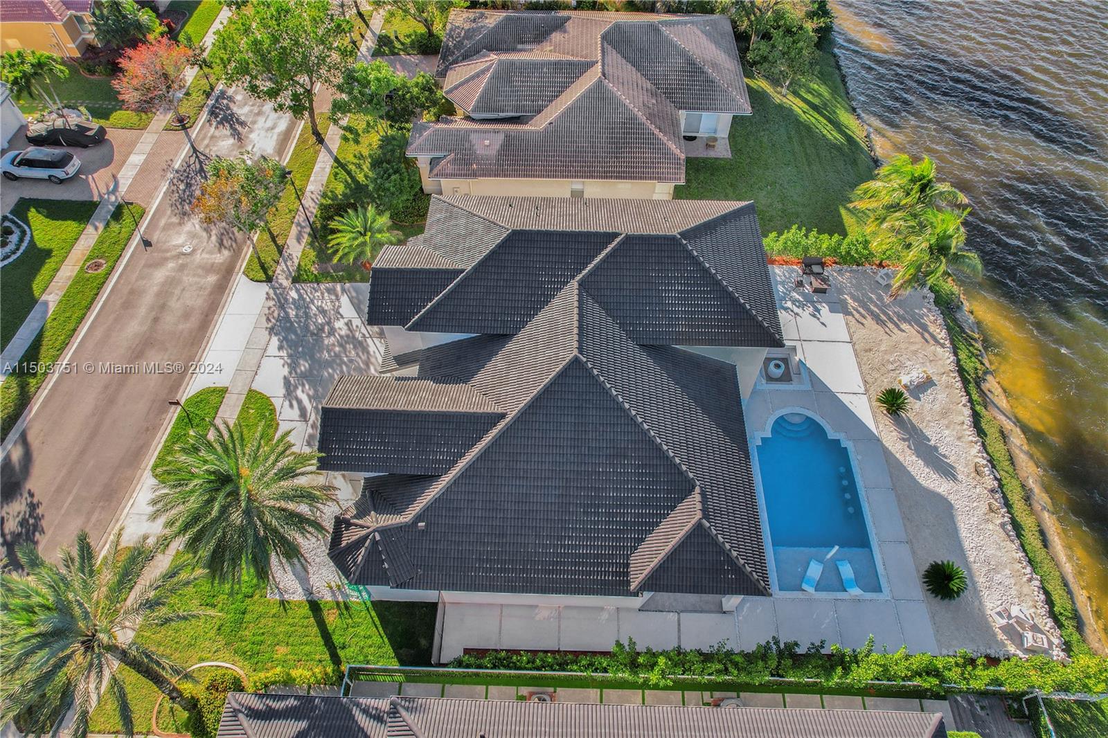 HARBOUR LAKES ESTATES - Residential