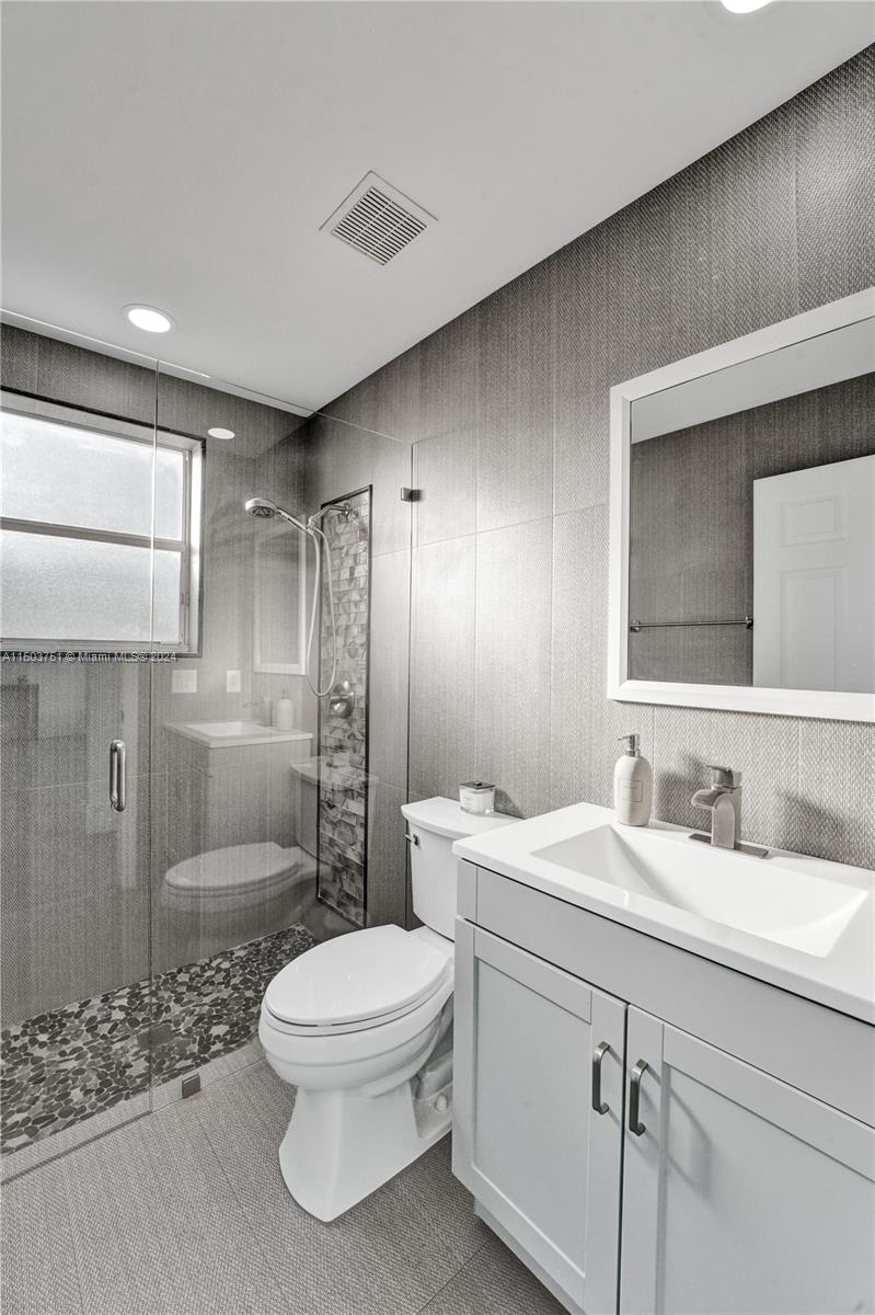 HARBOUR LAKES ESTATES - Residential