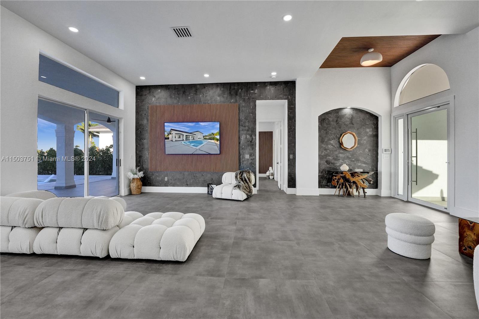 HARBOUR LAKES ESTATES - Residential