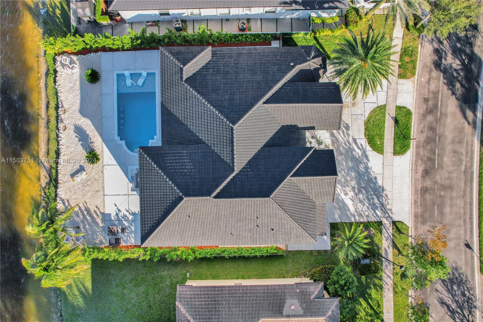 HARBOUR LAKES ESTATES - Residential