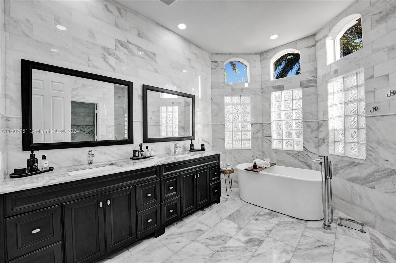 HARBOUR LAKES ESTATES - Residential