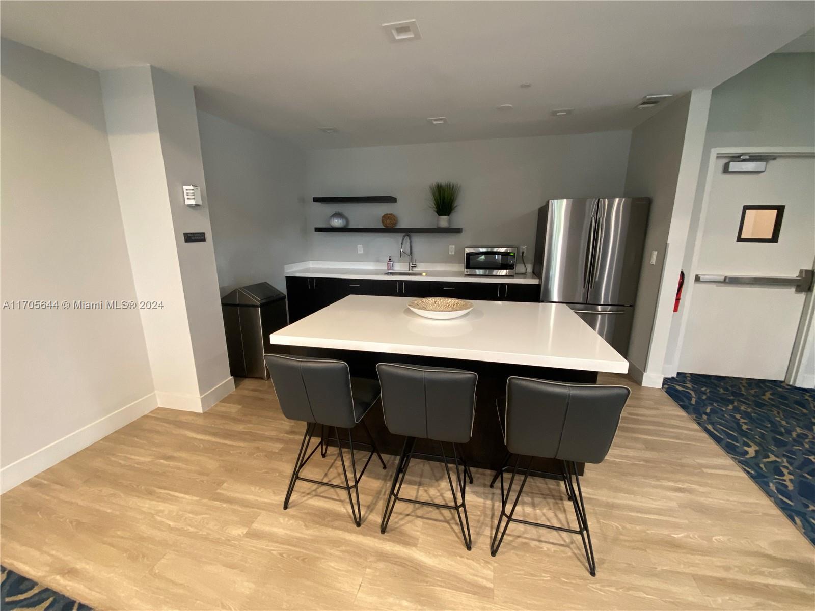 GABLES WATERWAY TOWERS CO - Residential