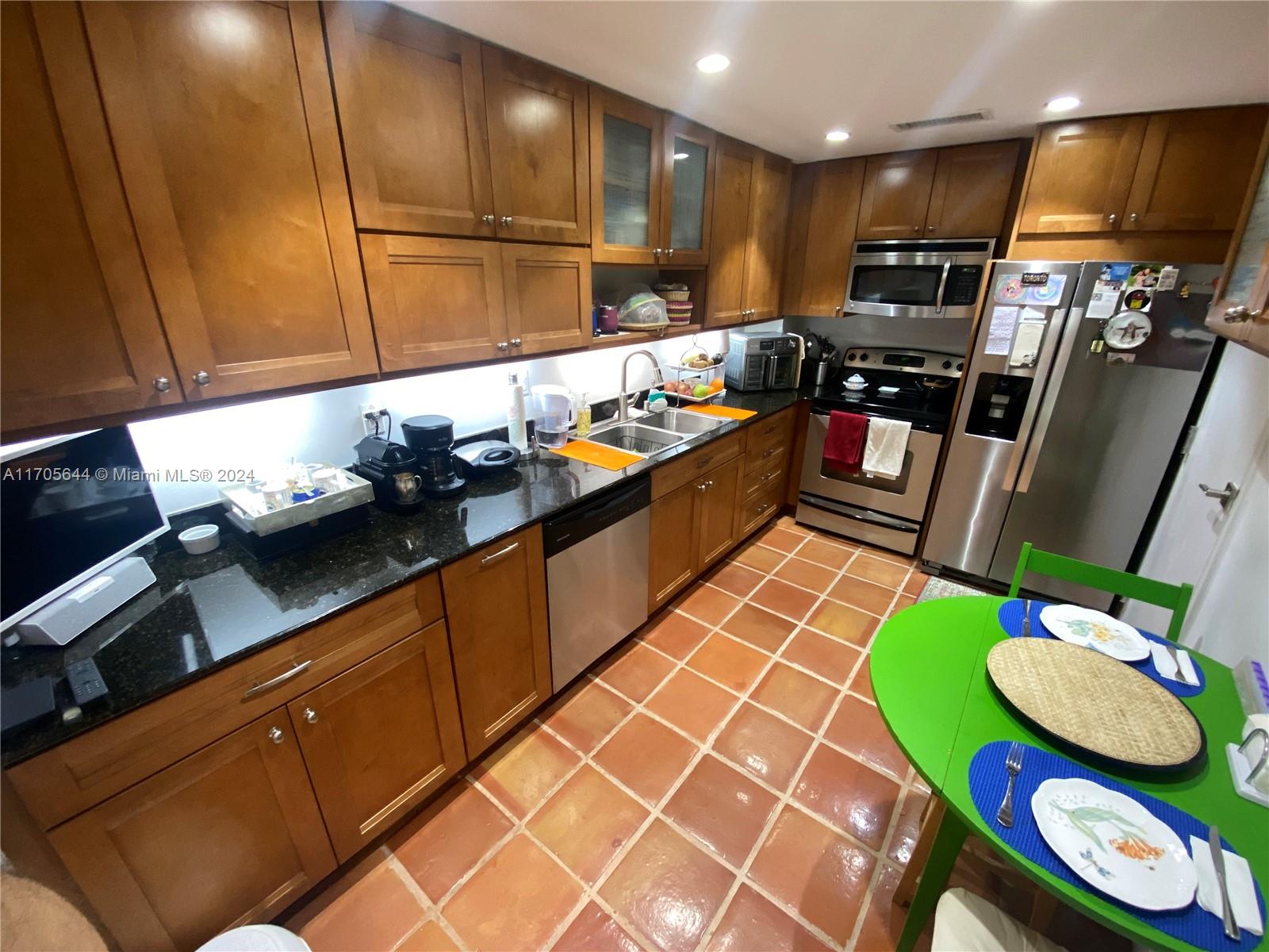 GABLES WATERWAY TOWERS CO - Residential