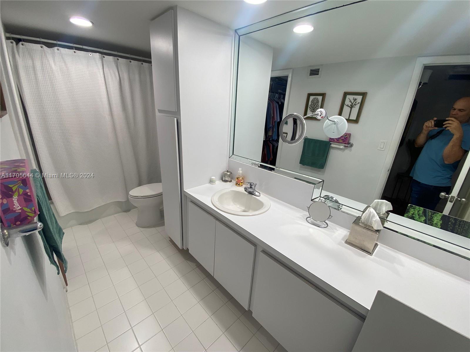 GABLES WATERWAY TOWERS CO - Residential