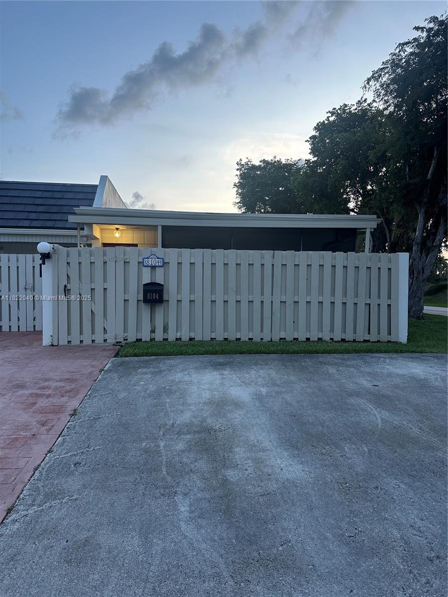 8104 Sw 82nd Pl 8104, Miami, Broward County, Florida - 3 Bedrooms  
2 Bathrooms - 