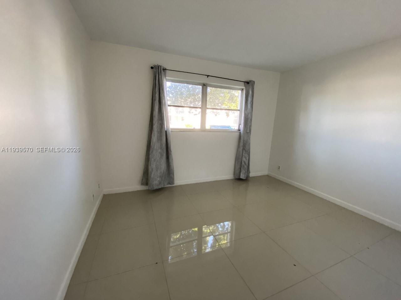 MARGATE VILLAGE PH I COND - Residential