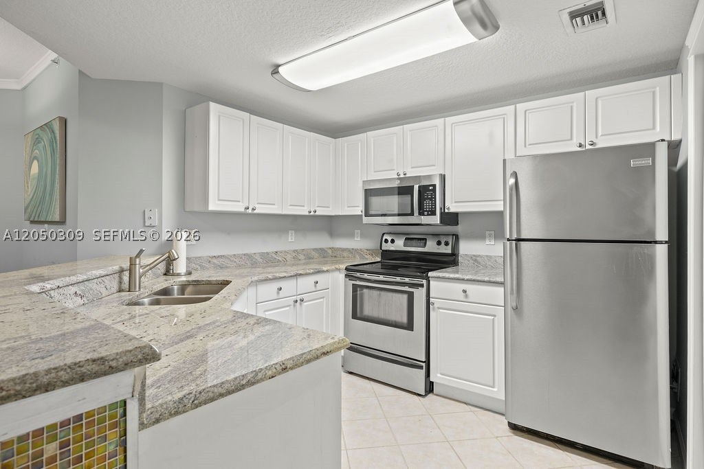 5060 Fairways Cir F101