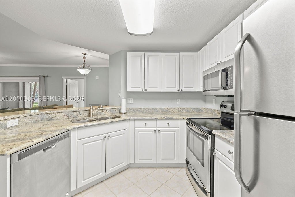 5060 Fairways Cir F101